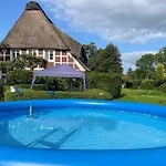 Luxus-landhaus Nordsee, Sommer-pool, Kaminofen, Grosse Terrasse, Grill, 2 Schlafzimmer, Kueche, Bad, Wlan, דירה Hemmoor