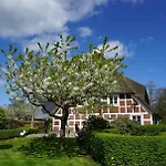 Luxus-landhaus Nordsee, Sommer-pool, Kaminofen, Grosse Terrasse, Grill, 2 Schlafzimmer, Kueche, Bad, Wlan, דירה
