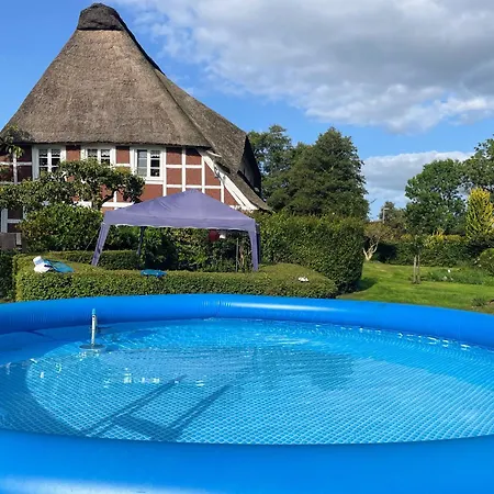 Luxus-landhaus Nordsee, Sommer-pool, Kaminofen, Grosse Terrasse, Grill, 2 Schlafzimmer, Kueche, Bad, Wlan, Appartamento Hemmoor