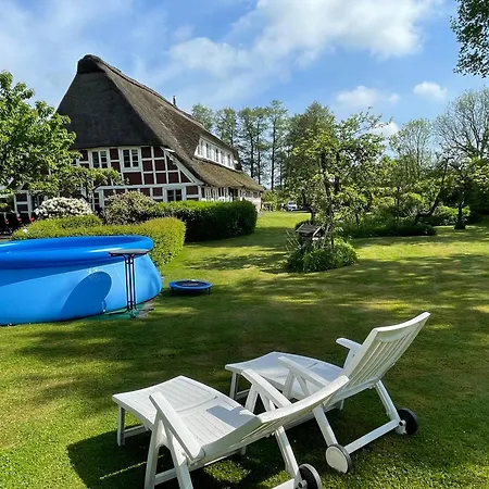 Luxus-landhaus Nordsee, Sommer-pool, Kaminofen, Grosse Terrasse, Grill, 2 Schlafzimmer, Kueche, Bad, Wlan, Appartamento Hemmoor