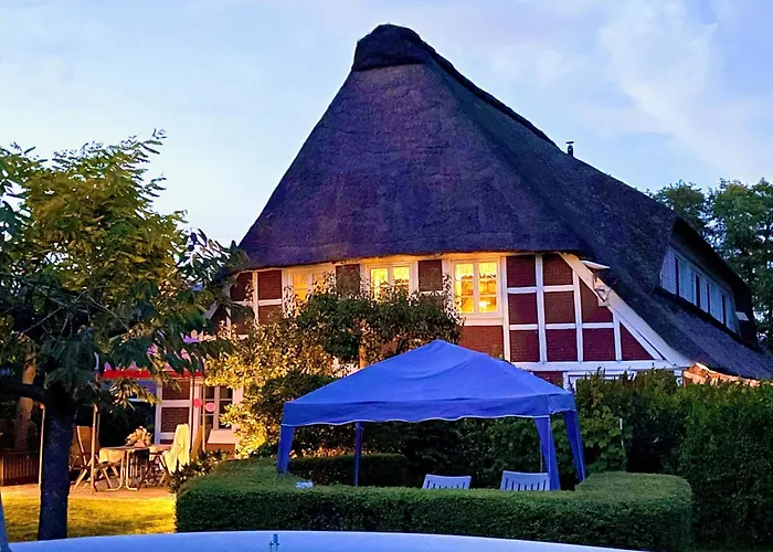 Luxus-Landhaus Nordsee, Sommer-Pool, Kaminofen, Grosse Terrasse, Grill, 2 Schlafzimmer, Kueche, Bad, Wlan, Hemmoor